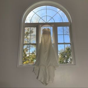 Alfred Angelo Waterfall Ruffle Back Beaded Strapless Wedding Dress Size 6